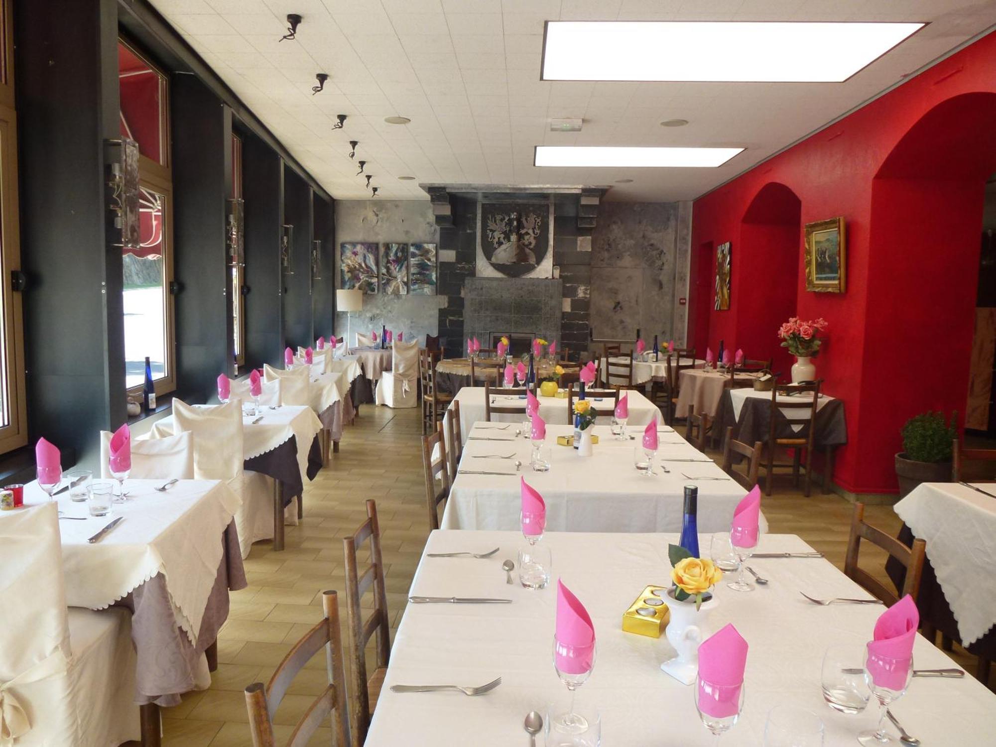Hotel Restaurant Le Pain De Sucre Monistrol-dʼAllier Exteriör bild