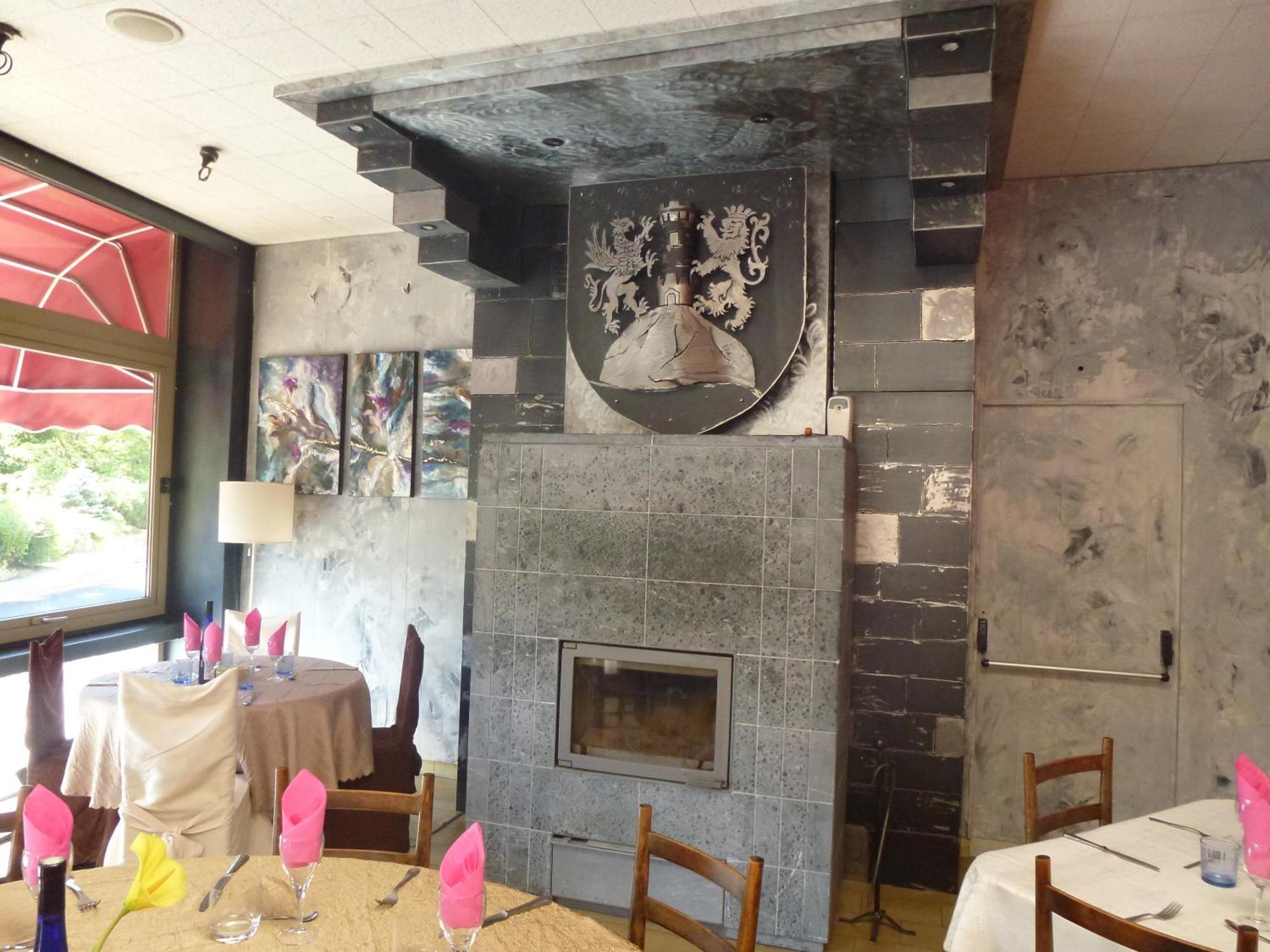 Hotel Restaurant Le Pain De Sucre Monistrol-dʼAllier Exteriör bild