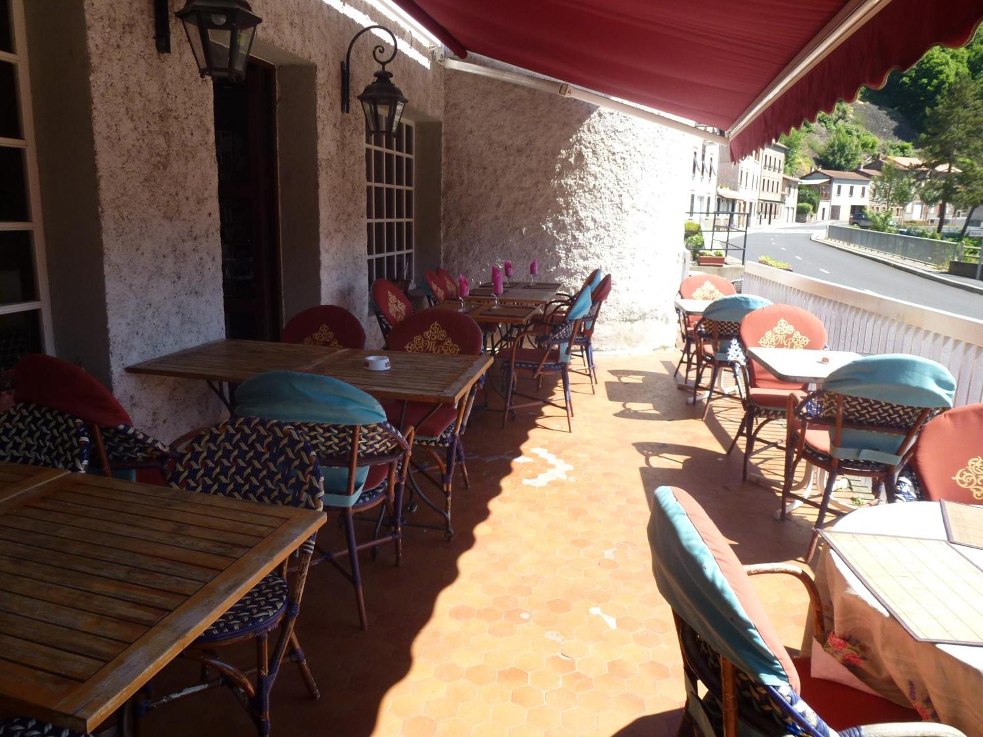 Hotel Restaurant Le Pain De Sucre Monistrol-dʼAllier Exteriör bild