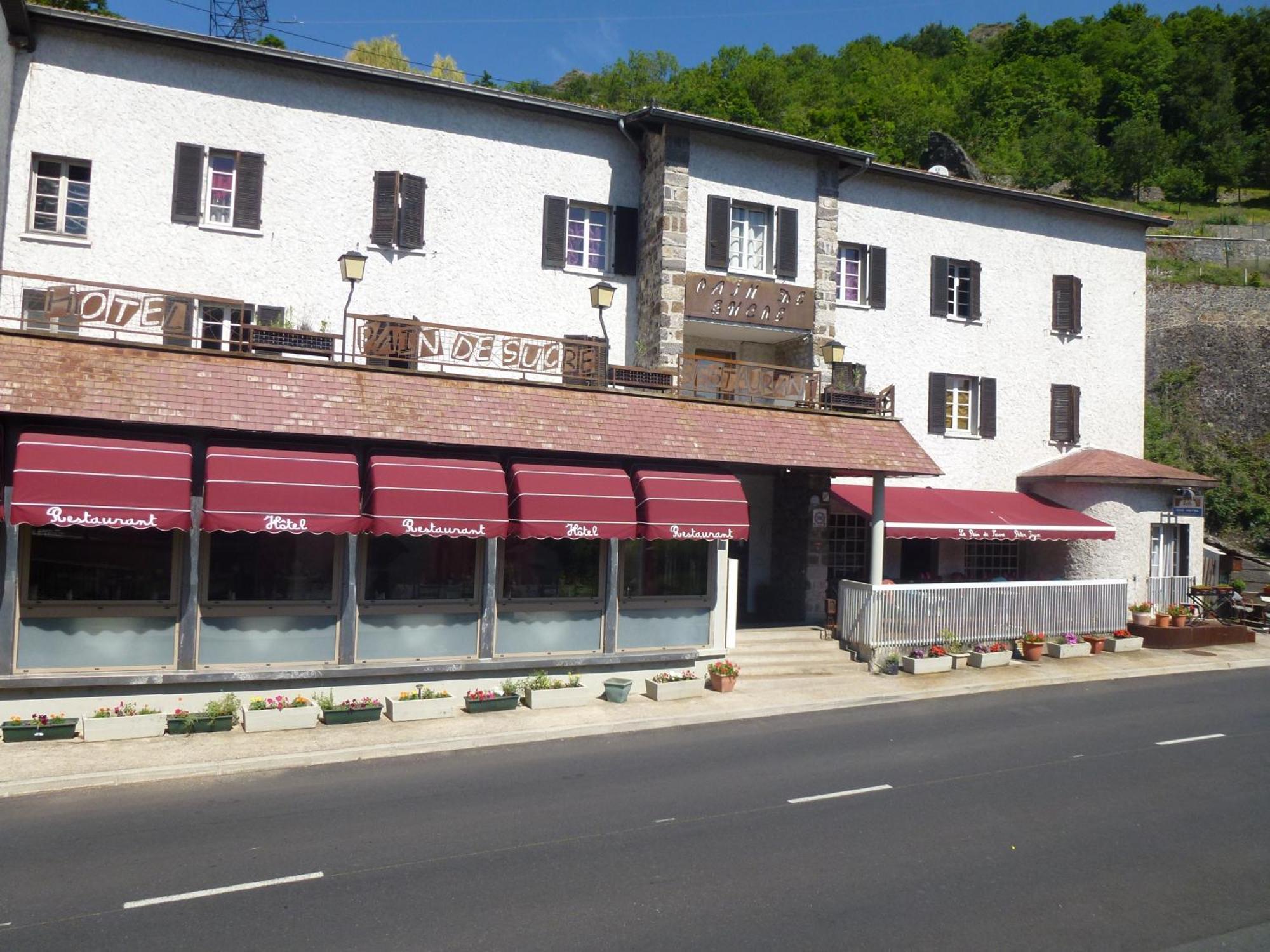 Hotel Restaurant Le Pain De Sucre Monistrol-dʼAllier Exteriör bild